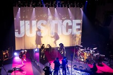 MUCC「～Fight against COVID-19 #2～『惡-THE BROKEN RESUSCITATION』」より。（撮影：渡邊玲奈［田中聖太郎写真事務所］）