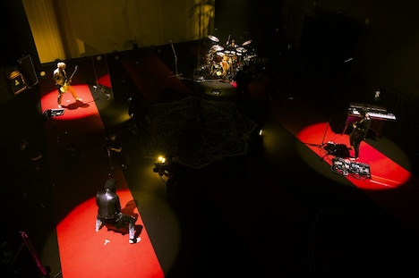 MUCC「～Fight against COVID-19 #2～『惡-THE BROKEN RESUSCITATION』」より。（撮影：渡邊玲奈［田中聖太郎写真事務所］）