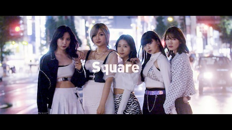 BYOB「Square」MVのワンシーン。