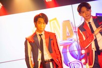 左から優、TAKA。（撮影：牛島康介）