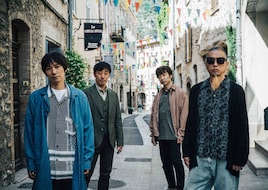 スピッツがデビュー30周年迎えた本日「紫の夜を越えて」リリース、4人でのラジオ配信も