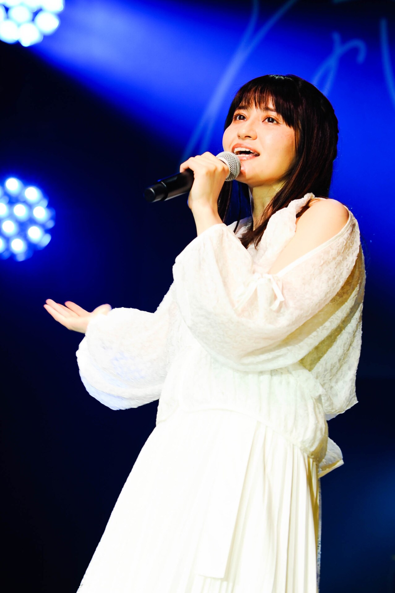 中島愛、初の配信ライブで“星”テーマに9曲披露「皆さんが目の前にいてくれる感覚」