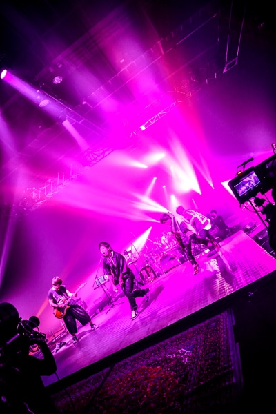 UVERworld「UVERworld 20&15 ANNIVERSARY LIVE」より。