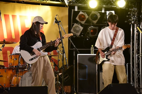 左から原田珠々華、山本幹宗。