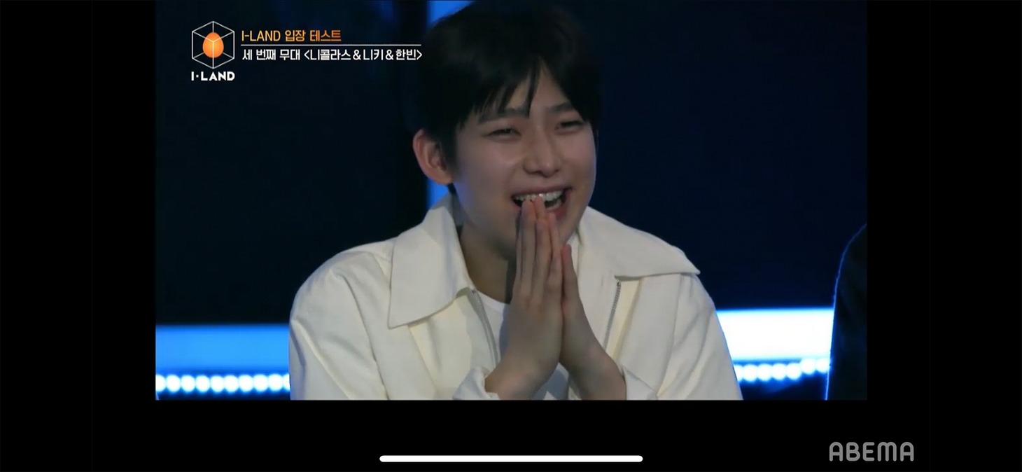 参加者のパフォーマンスを楽しむSUNOO。