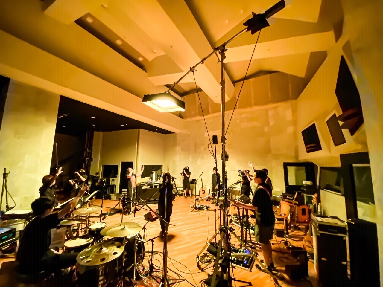 androp×Creepy Nuts「SOS! 2020」の様子。