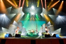 「SHISHAMO ワンマンツアー2020春『今だけは天使みたいに大事にしてね』振替オンラインライブ!!!」の様子。（撮影：河上良）