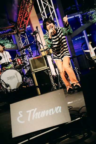 オカモトショウ（Vo）（撮影：椋尾詩）