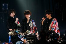 左から塩崎太智、佐野勇斗、曽野舜太。