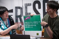 細かい注目ポイントを解説するグランジ遠山（左）とはんにゃ金田（右）。