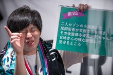 細かすぎる注目ポイントを感情を込めて解説するグランジ遠山。