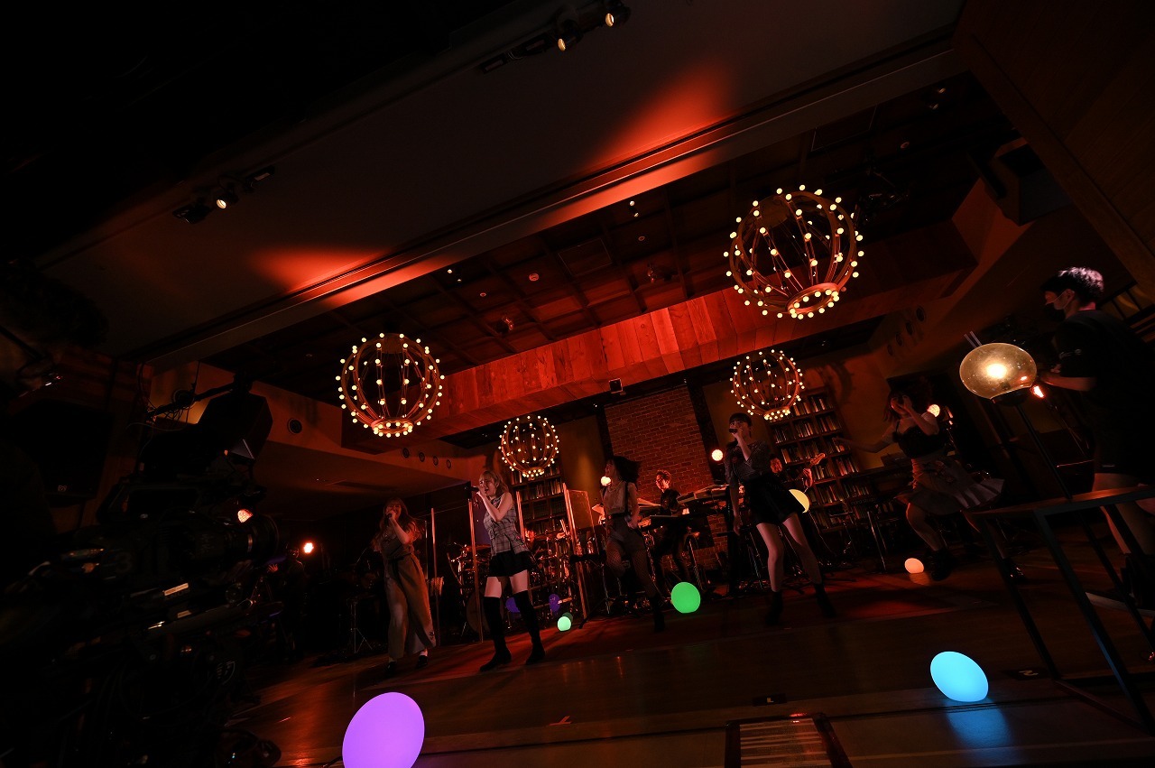 「Little Glee Monster ＞BRIGHT NEW WORLD＜ スペシャルオンデマンドライブ」より。（Photo by Yusuke Satou）