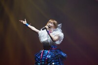 中川翔子の過去のライブの様子。