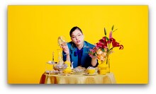 SHE'S「Ugly」ミュージックビデオより。