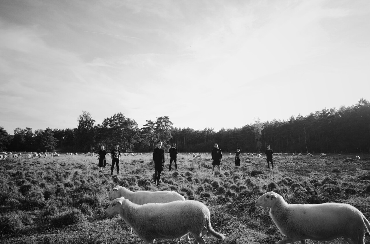 Vampillia、エクストリームメタル最高峰のレーベルSeason of Mistと契約