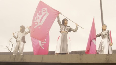 BiSH「LETTERS」ミュージックビデオより。