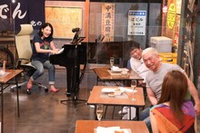 左から広瀬香美、浜田雅功、松本人志、堀田茜。 (c)フジテレビ