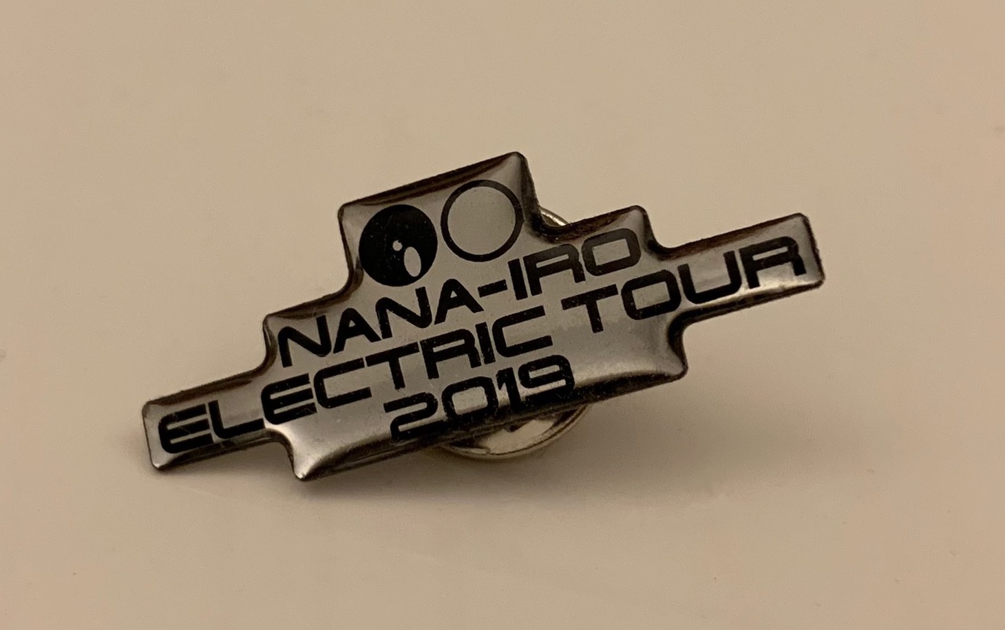 タワーレコードの購入者特典「NANA-IROオリジナルピンバッジ」