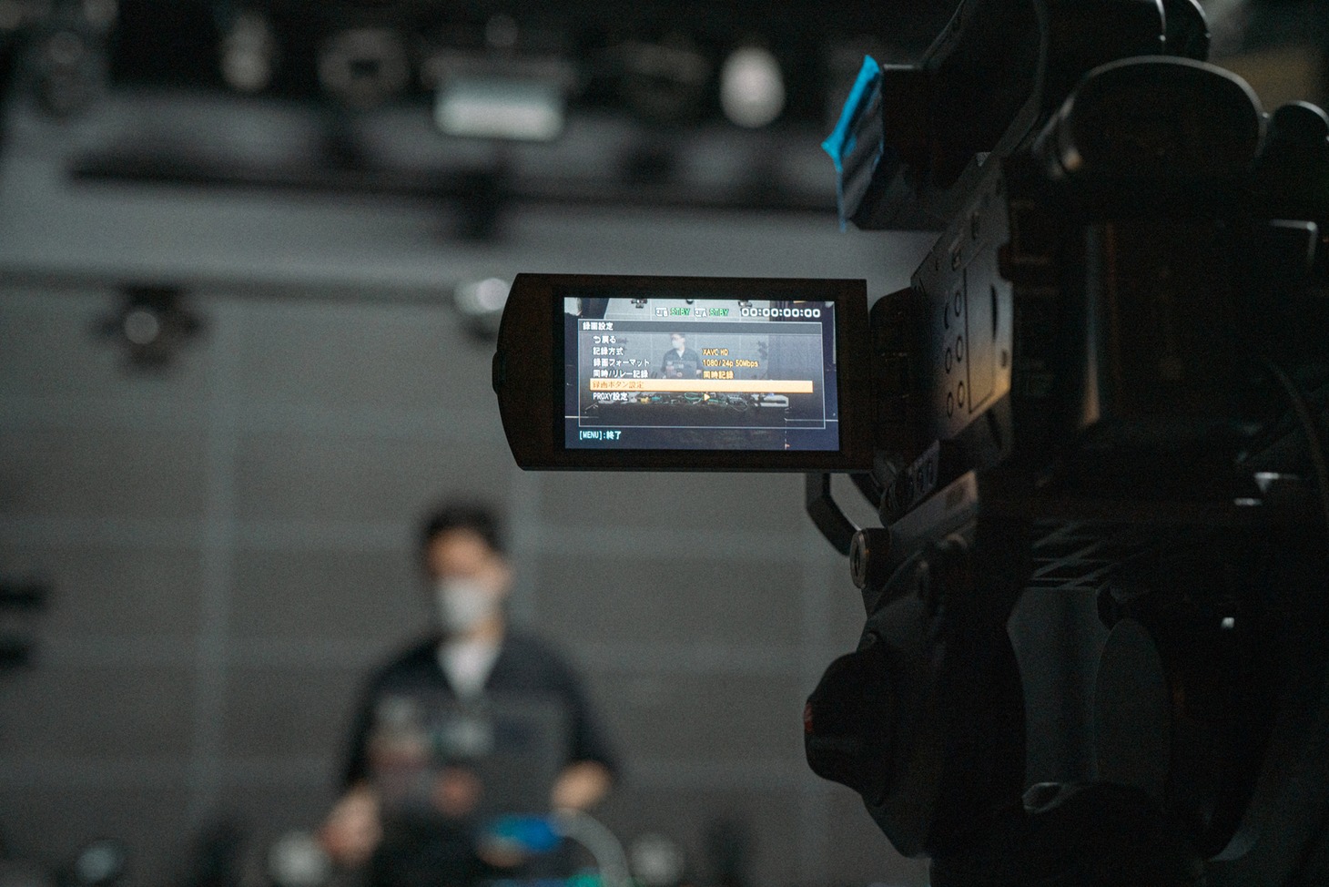 収録ライブパートでのtofubeatsのオフショット。（Photo by Jun Yokoyama）