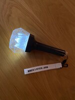 シックなデザインのMONSTA Xペンライト。