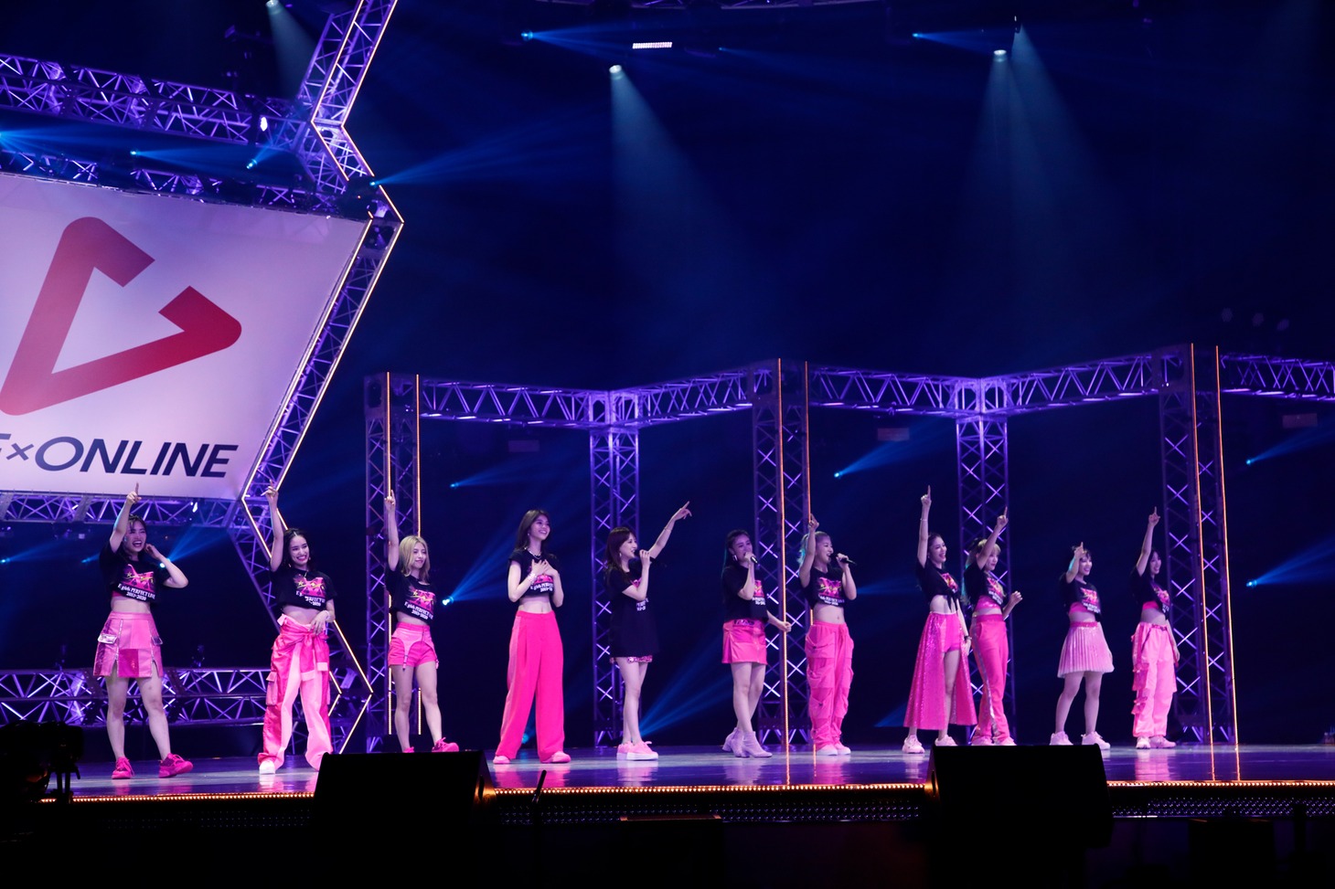 E-girls「LIVE×ONLINE」の様子。（写真提供：LDH）