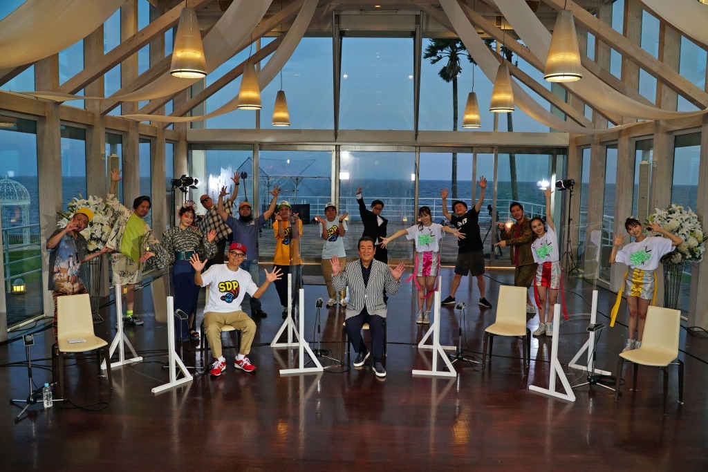 「STREAMING LIVE『加山雄三の新世界』～海だ！ライブだ！トークだ！大ロケーション逗子マリーナより生配信～」集合写真