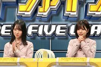 左から金村美玖、松田好花。(c)フジテレビ