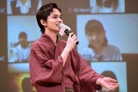 「Happy Birthday to You」を歌う北村匠海。