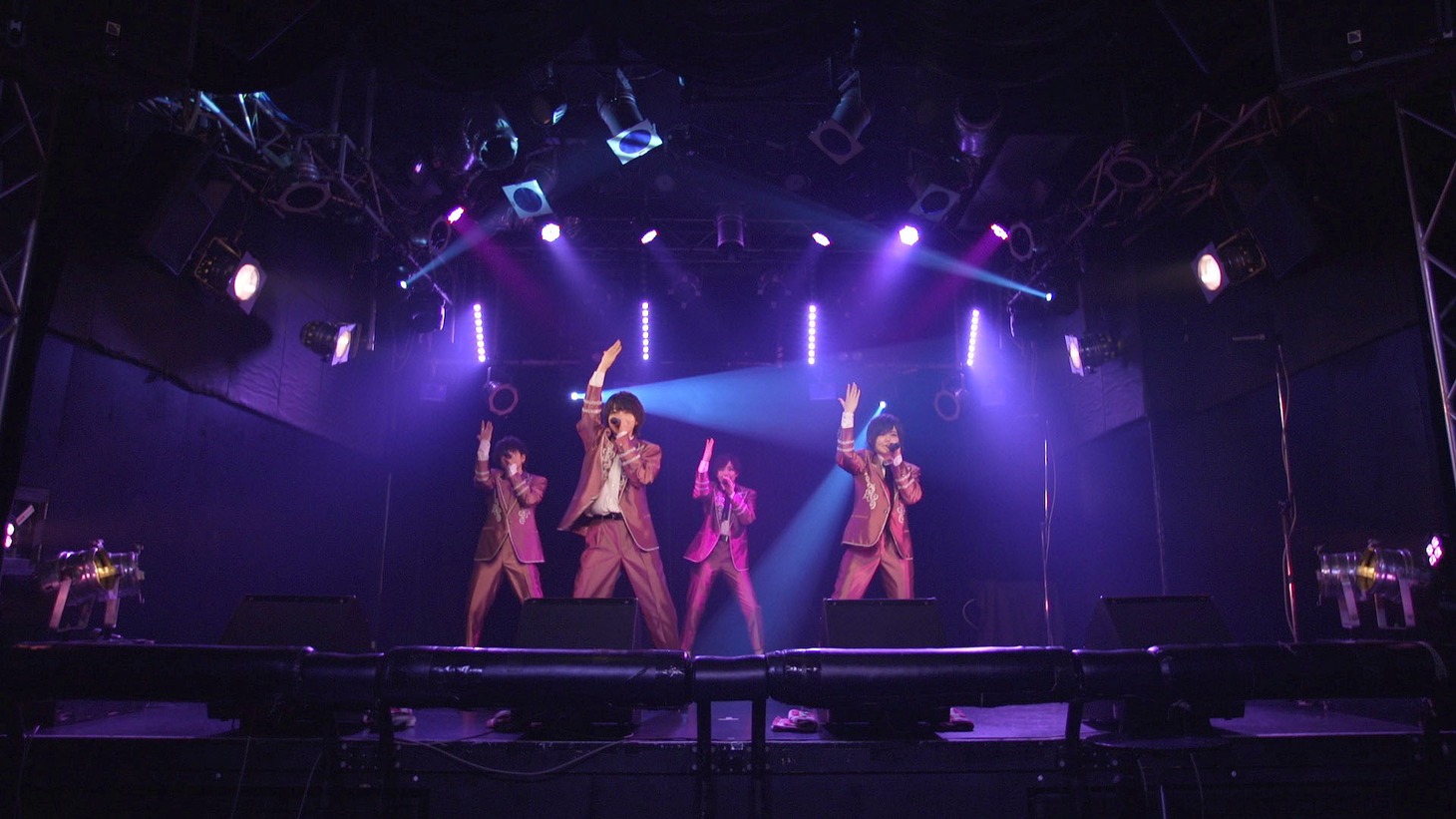 EUPHORIAの無観客配信ライブの様子。