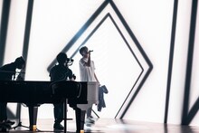 「Possible」を歌う片寄涼太。（写真提供：LDH）