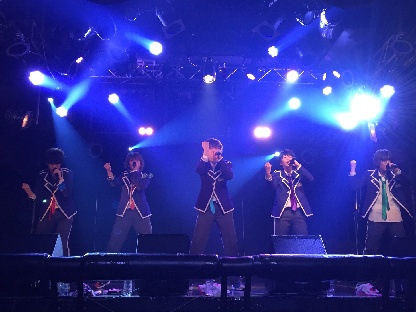 風男塾の無観客配信ライブの様子。