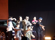 「Movin' on」をパフォーマンスする三代目 J SOUL BROTHERS from EXILE TRIBE。