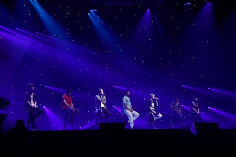 「starting over」ををパフォーマンスする三代目 J SOUL BROTHERS from EXILE TRIBE。