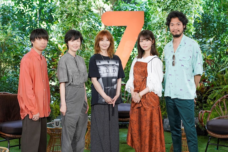 人気画像2位は「尾崎世界観＆長濱ねる『セブンルール』レギュラーに、尾崎は『共感できない人間として盛り上げたい』」より、「セブンルール」出演者の集合写真。左から尾崎世界観（クリープハイプ）、本谷有希子、YOU、長濱ねる、青木崇高。