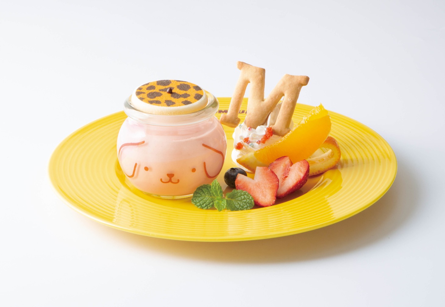 チームカラーの3色プリン（チームMいちごプリン）