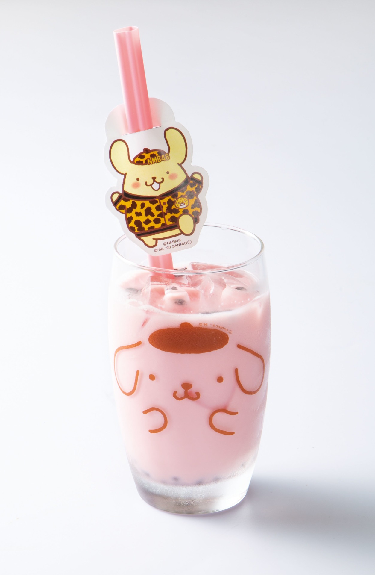 チームカラーの3色ドリンク（チームMチョコチップ入りいちごミルク）