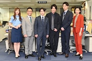 「キワドい2人-K2-池袋署刑事課神崎・黒木」キャスト。左から奥山かずさ、八嶋智人、山田涼介(Hey! Say! JUMP)、田中圭、ジェシー(SixTONES)、江口のりこ。(c)TBS