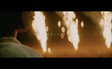 三阪咲「私を好きになってくれませんか」ミュージックビデオのワンシーン。