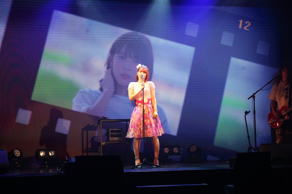 内田真礼「Hello, ONLINE contact!」の様子。（写真提供：ポニーキャニオン）