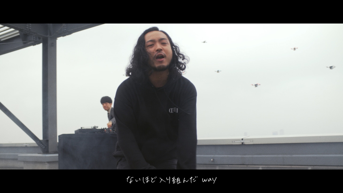 Creepy Nutsが出演する帝京平成大学のCM「誰でもない自分だけの道を」より。