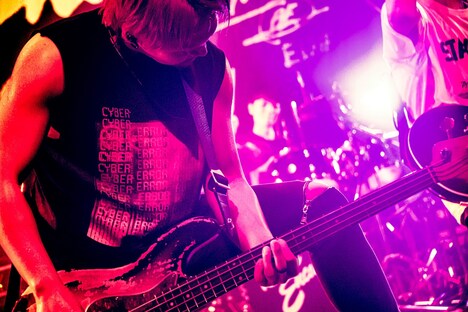 辻村勇太（B）（撮影：浜野カズシ）