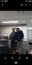 先輩とシャムキャッツ・藤村頼正によるインダストリアルノイズユニット「からあげ観音」結成時の写真。