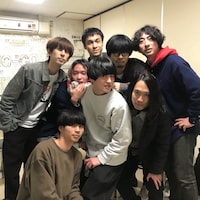 シャムキャッツとミツメ。2019年1月19に熊本・Djangoで行われた「TOUR ALSO 2018+1 」の終演後に撮影した1枚。
