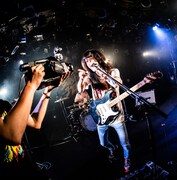 玉屋2060%（Vo, G）（撮影：かい）