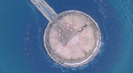 NGT48「シャーベットピンク」ミュージックビデオのワンシーン。(c)Flora