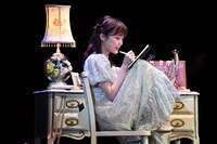 「Happily Ever After」より、生田絵梨花。（撮影：桜井隆幸）