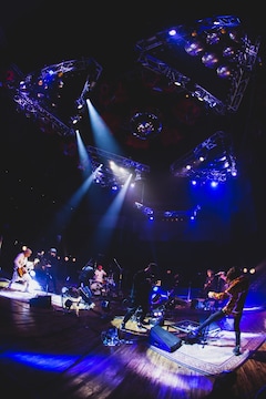Super Beaver ライブハウスのフロアから思い届けた無観客公演 この先も4人で そしてあなたと ライブレポート 音楽ナタリー Super Beaver ライブハウスのフロアから思い届けた無観客公演 この先も4人で そしてあなたと ライブレポート 音楽ナタリー