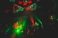 「SUPER BEAVER 15th Anniversary 都会のラクダSP ～LIVE document～」の様子。（Photo by Taka"nekoze_photo"）