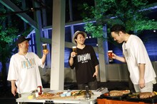 打ち上げ中のナオト・インティライミたち。（Photo by Uchida Yuho）