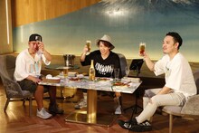 打ち上げ中のナオト・インティライミたち。（Photo by Uchida Yuho）